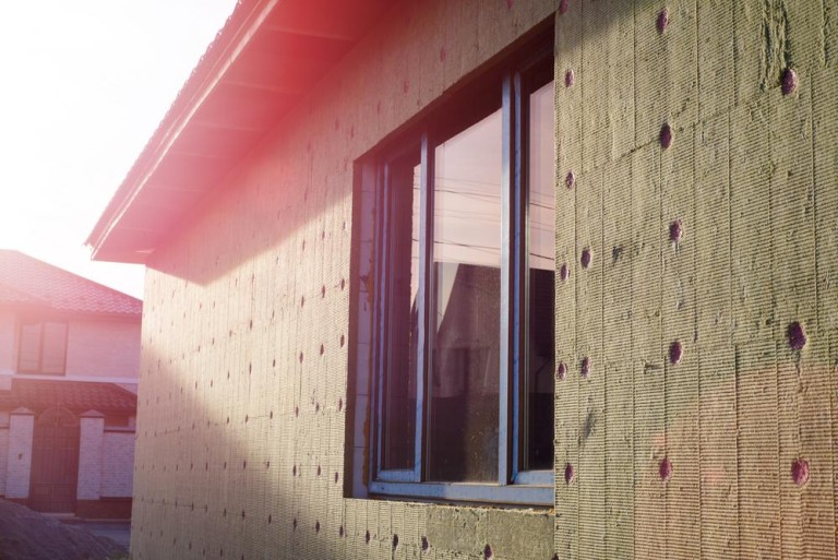 Isolation extérieure à Granville : solutions adaptées à votre habitation